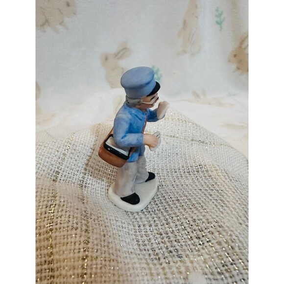 Lefton Frank Pendergast Postman Colonial Village Figurine 90's - Picture 3 of 8